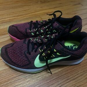 Nike Women's Black and Pink Athletic Shoes